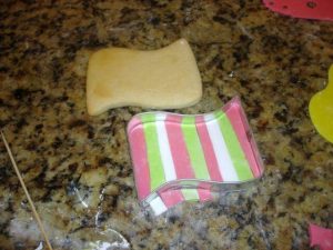 Beach Towel Cookie with Fondant-lizbushong.com