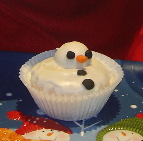 A Winter Tablescape With Snowman Spice Cake Centerpiece – Between