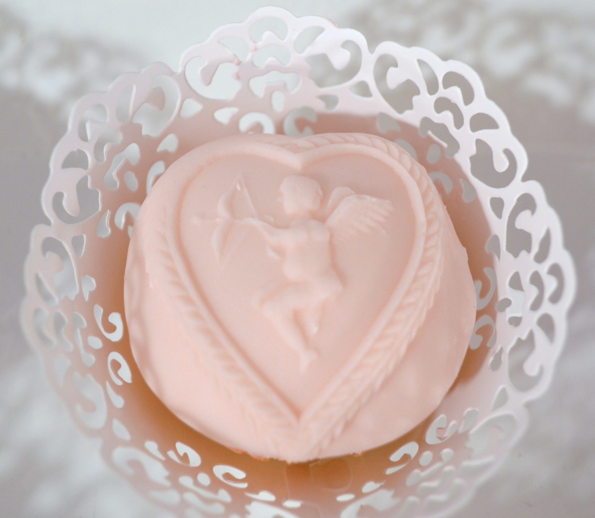 How to make Valentine Cupid Cupcakes lizbushong.com