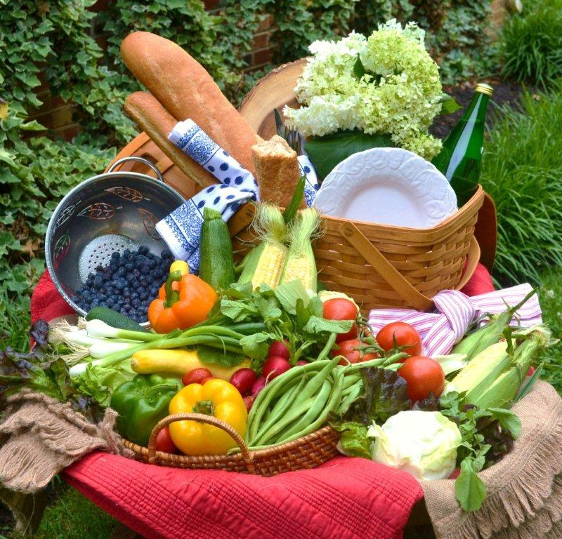 Garden Fresh Picnic Tablescape