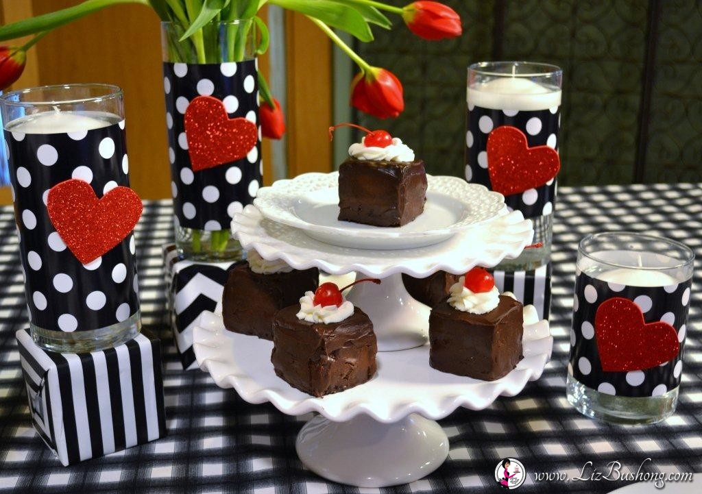 https://lizbushong.com/wp-content/uploads/2016/01/Valentines-Day-Tablescape-mini-cake-centerpiece-www.lizbushong.com_-1024x721.jpg