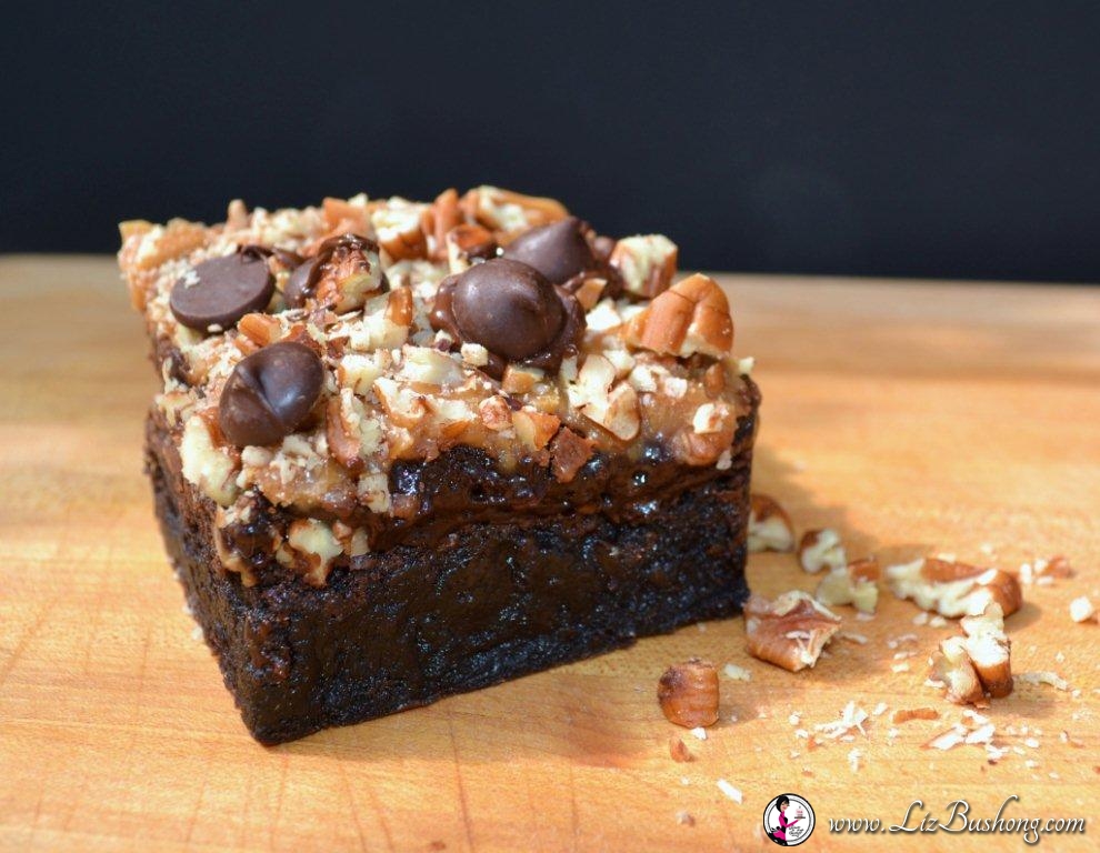 How to Make Caramel Pecan Brownies-www.lizbushong.com -