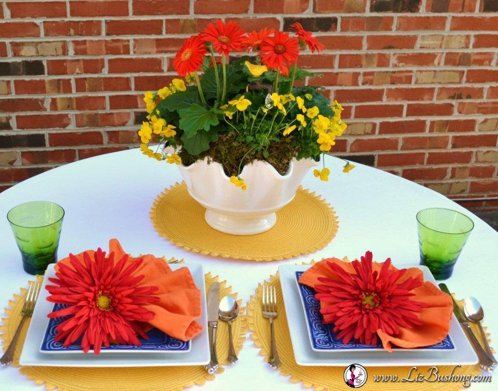 How to make a Spring Tablescape Idea|Gerber Daisies|www.lizbushong.com- placesetting