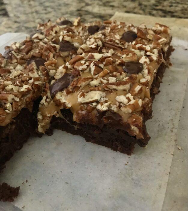 how to make caramel pecan brownies lizbushong.com