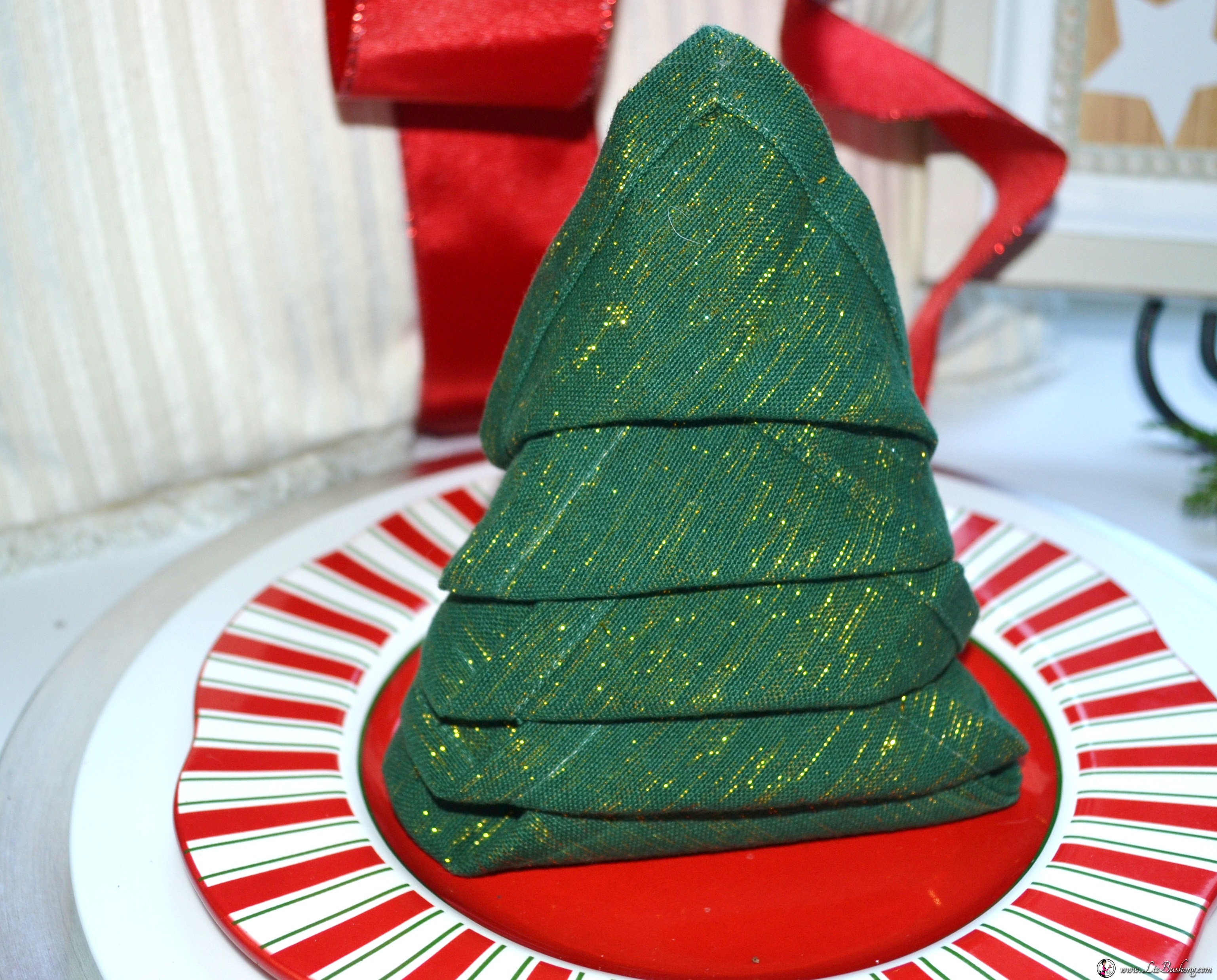 Christmas-home-decor-ideas-tree-shaped-napkin-lizbushong-com