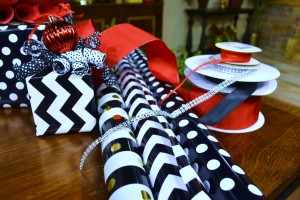 http://lizbushong.wpengine.com/wp-content/uploads/2016/12/Christmas-gift-wrapping-black-white-red-scheme-lizbushong.com_.jpg