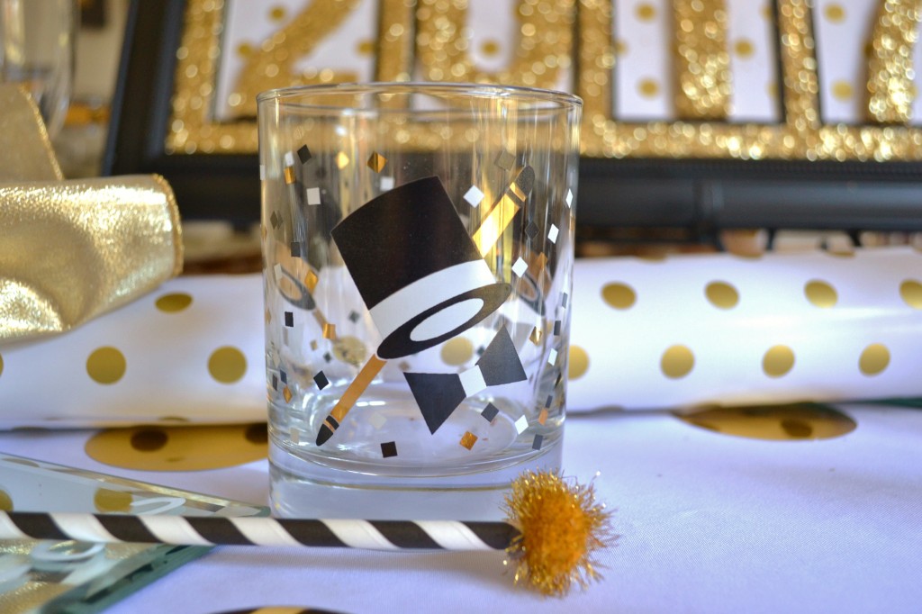 new-years-tablescape-tux-shot-glass-lizbushong-com