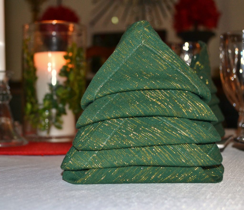 Christmas Tree napkinfold DIY lizbushong.com