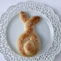 Quick Easter Bunny Shaped Rolls.lizbushong.com