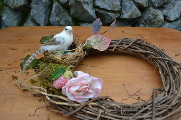 Spring Wreath Centerpiece- Step 5 lizbushong.com