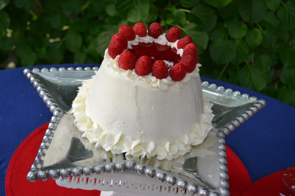 Can-raspberry mirror almond pound cake -lizbushong