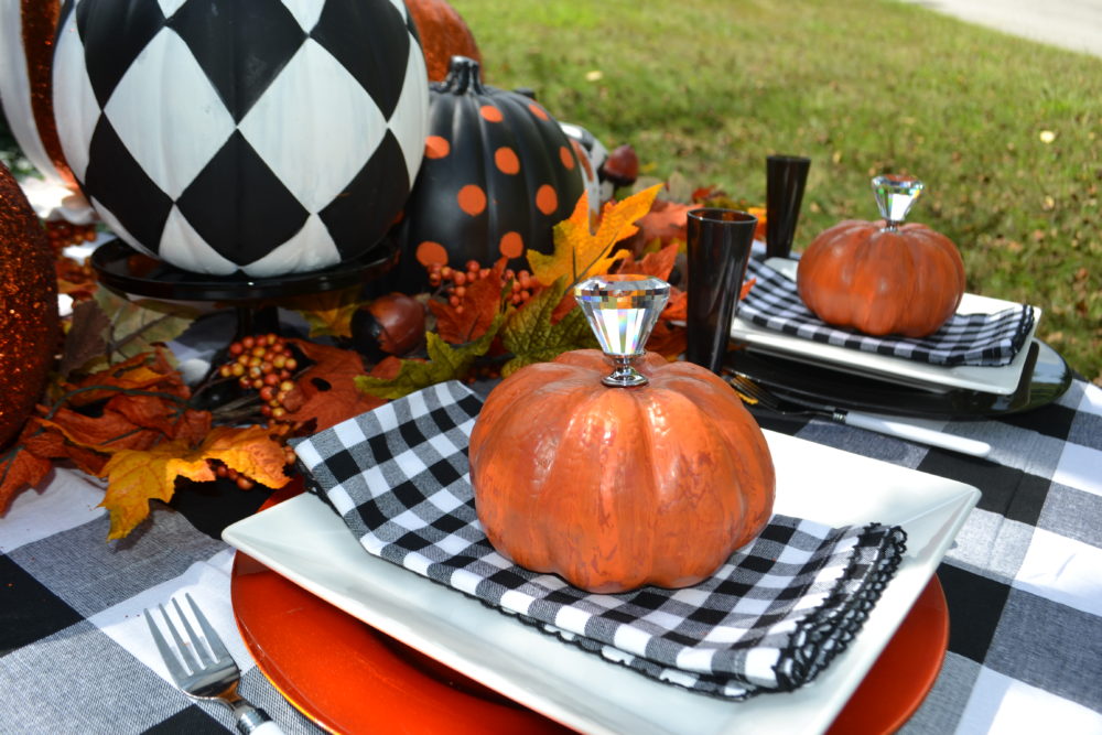 Best Black and White Pumpkin Tablescape - Liz Bushong