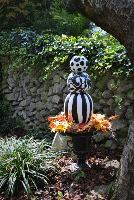 Black & White Pumpkin Topiary-fall leaves-lizbushong.com