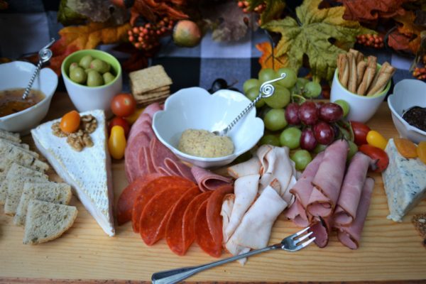 How to Make Charcuterie Table Runner lizbushong.com