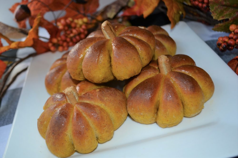 Pumpkin Stuffed Dinner Rolls 6-lizbushong.com