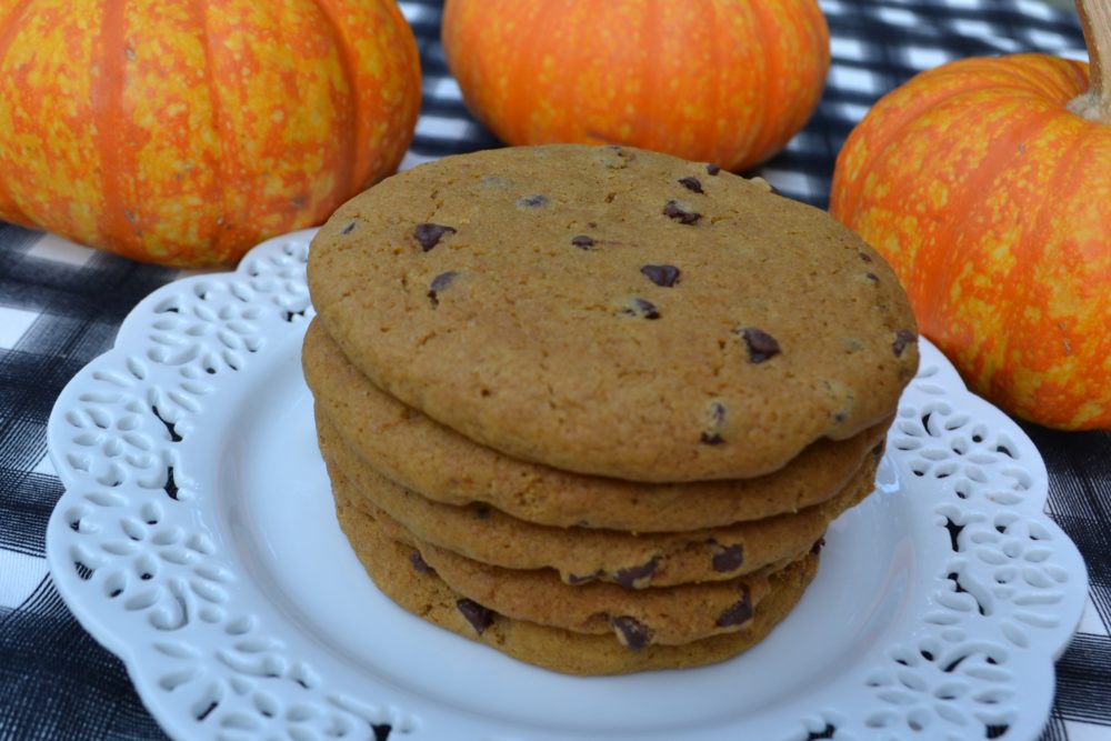 Soft Pumpkin Chocolate Chip Cookies- 1 A lizbushong.com