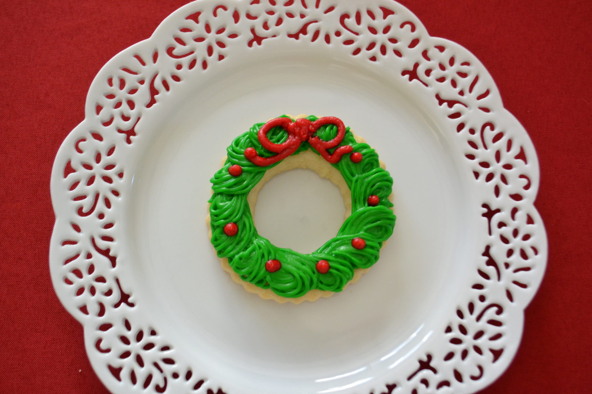 Wreath Butter Cookies with Frosting-lizbushong.com