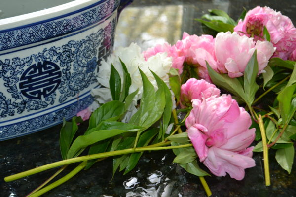 DIY Oriental Blue White Peony Centerpiece