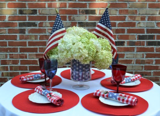 4th of July Table scape- lizbushong.com