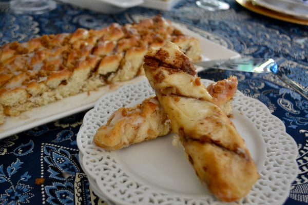 Pecan Cinnamon Twist Rolls lizbushong.com