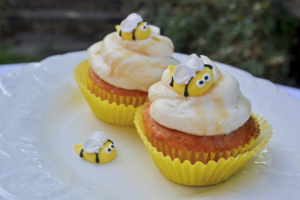 Honey Bee Cupcake recipe lizbushong.com