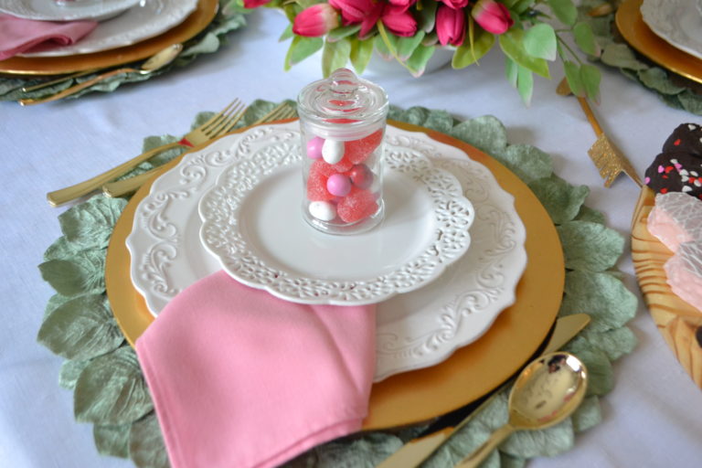 How to Set a Pretty Spring Table