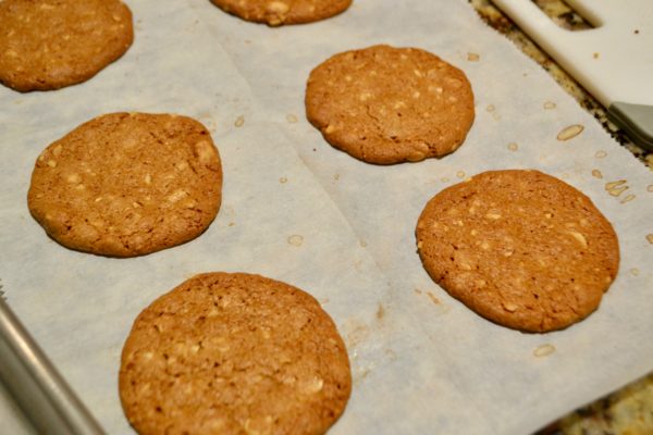 Baked Peanut Butter Thin Sandwich Cookies lizbushong.com