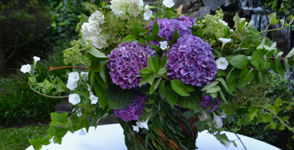 Blooming Hydrangea vase lizbushong.com