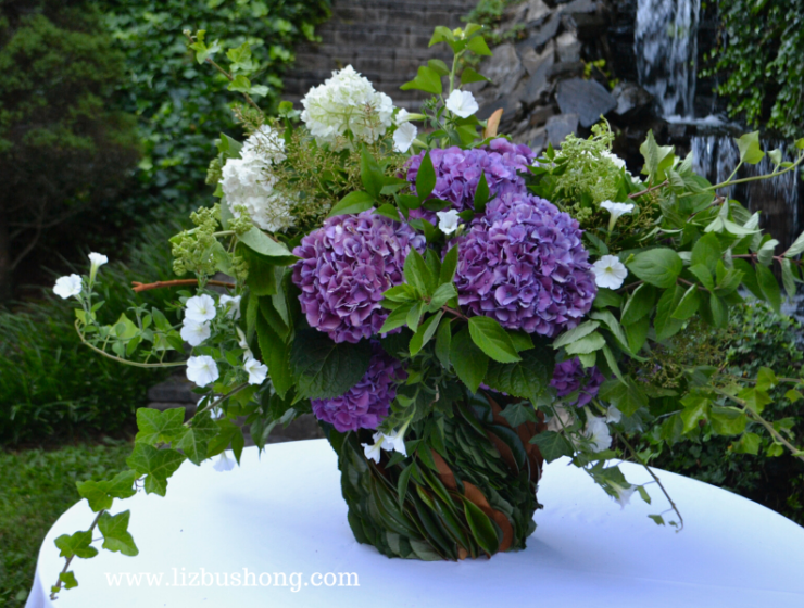 Blooming Hydrangea vase lizbushong.com