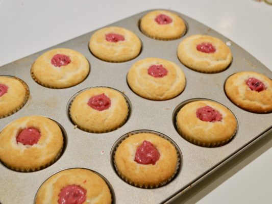 Filling Cupcake Cakes with Cranberry Filling lizbushong.com