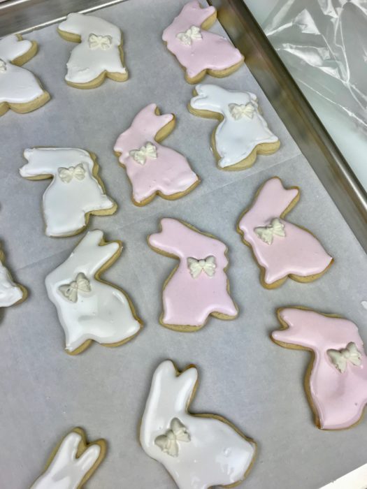 How to Make Bunny Butter Cookies with Royal Icing lizbushong.com