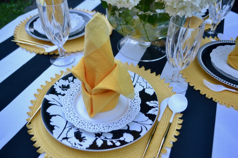 How to set Summer Tablescape with Black & White