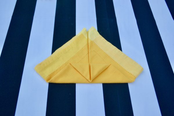 How to fold Bishop Hat napkin fold lizbushong.com