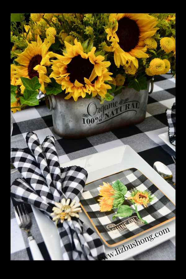 How to set Summer Tablescape with Black & White - Liz Bushong