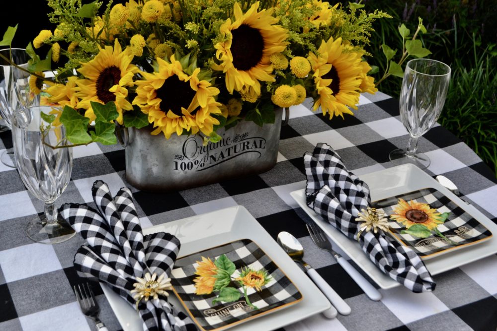 How to set Summer Tablescape with Black & White - Liz Bushong