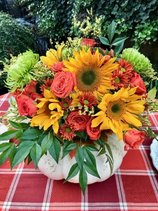 How to Make Pumpkin blooming centerpiece/tablesetting lizbushong.com