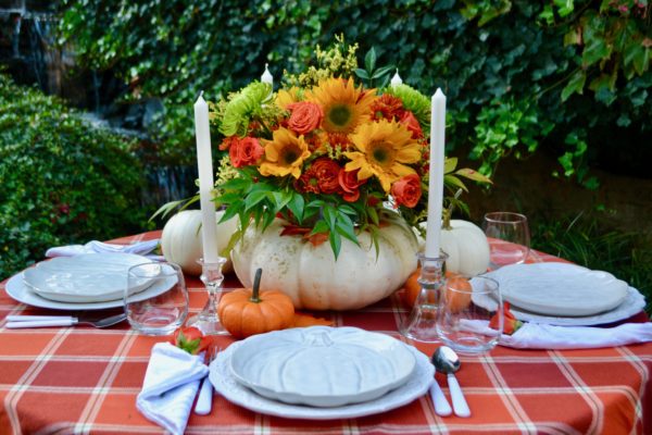 Table Setting for Thanksgiving. Dried Hydrangea Flowers in a Vase, a Small  Pumpkin on a Plate Stock Photo by LeylaCamomile