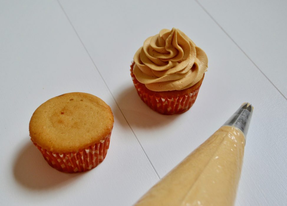 How to make salted caramel cupcakes frosting lizbushong.com