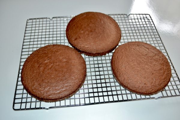 How to Make Chocolate Cherry Forest Cake lizbushong.com