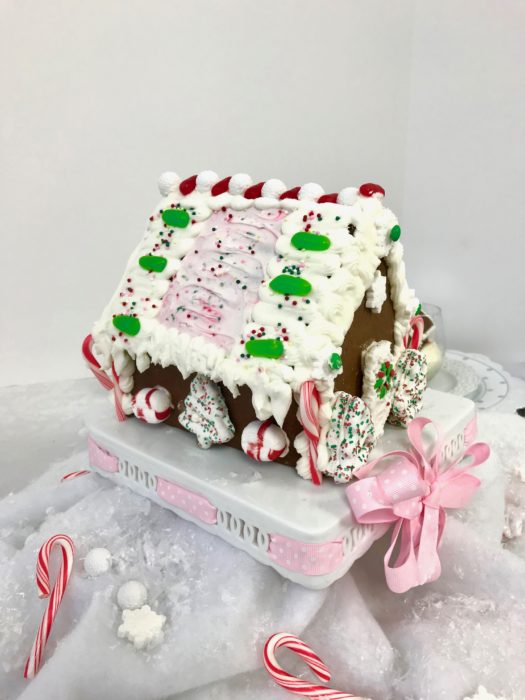 How to Decorate a Gingerbread house lizbushong.com