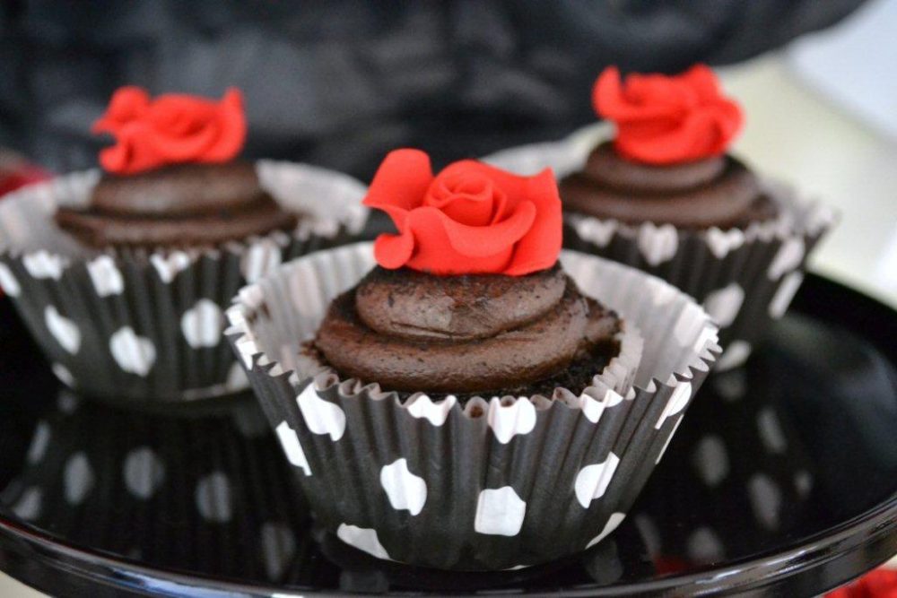 Mini Chocolate Cupcake Red Rose lizbushong.com