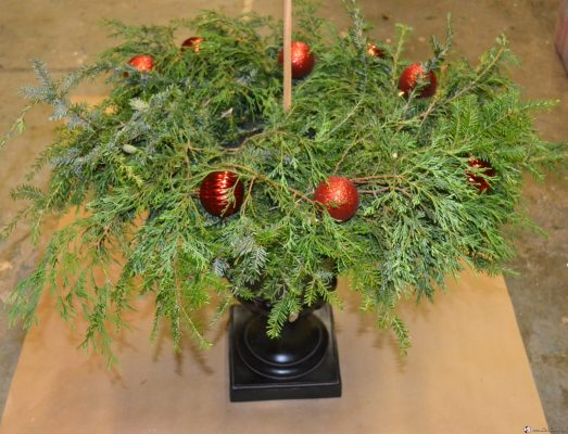 How to make ornament topiary, fresh greenery  with small ornaments on the base lizbushong.com