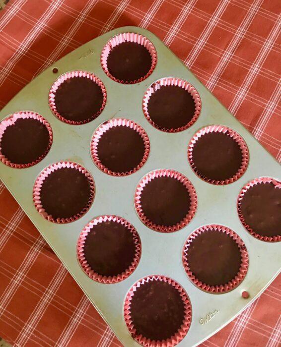 How to Make Chocolate Cupcakes lizbushong.com