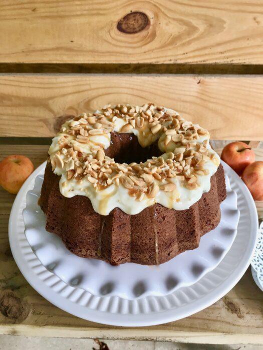 How to make a Taffy apple pound cake lizbushong.com