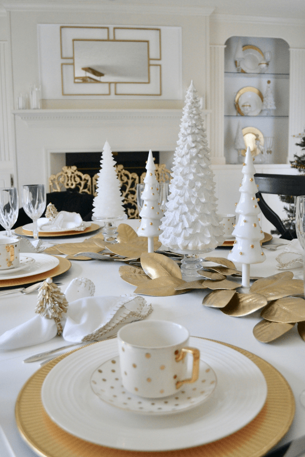 Gold & White Christmas TableSetting