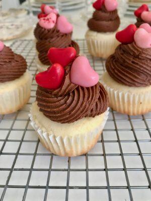 How to make Vanilla cupcakes filled with Nutella lizbushong.com