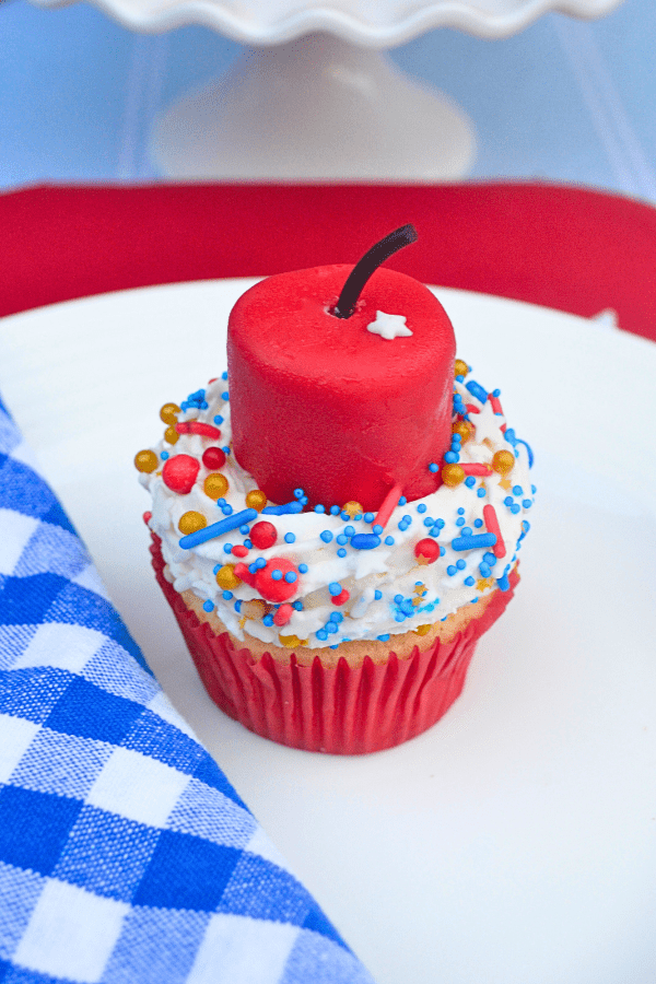 How to make Vanilla Firecracker Cupcakes lizbushong.com