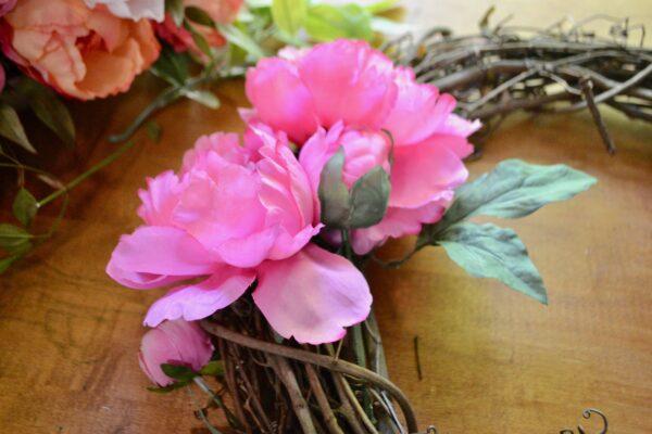 How to Insert peony stems into grapevine wreath, lizbushong.com