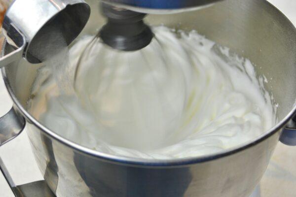 How to whip egg whites with sugar lizbushong.com