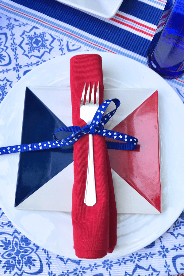 How to set placesetting for Red, White & Blue tabletop lizbushong.com